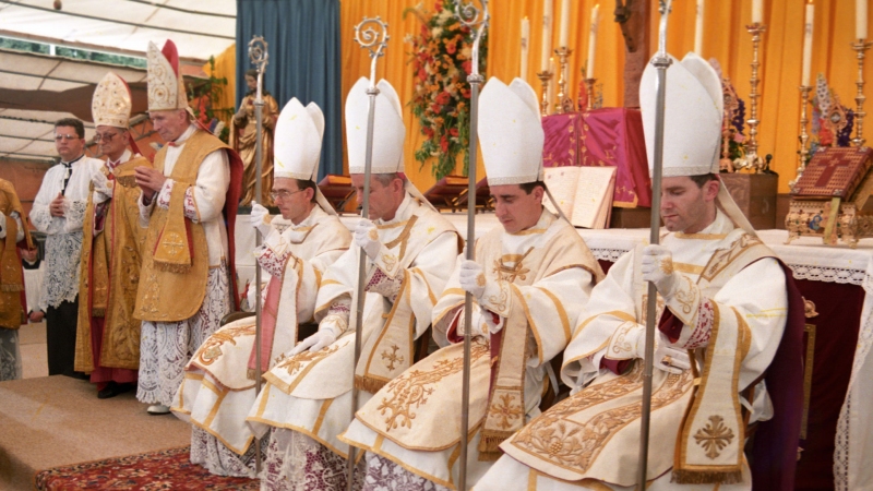 Abp Marcel Lefebvre i bp Antonio de Castro Mayer. Konsekracje biskupie 1988 r.