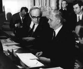 Moderniści Joseph Ratzinger i Karl Rahner podczas zbójeckiego nielegalbego Soboru Watykańskiego II