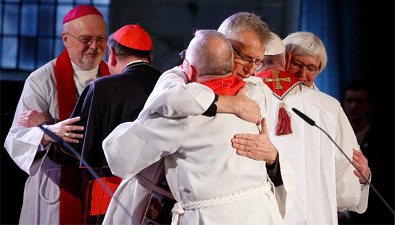 Pseudopapie Bergoglio ze wit i kacerze luteranie