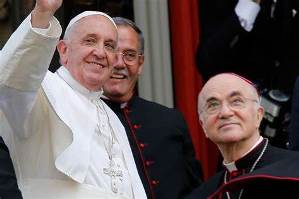 Pseudopapie Franciszek-Bergoglio i neoarcybiskup Carlo Vigano