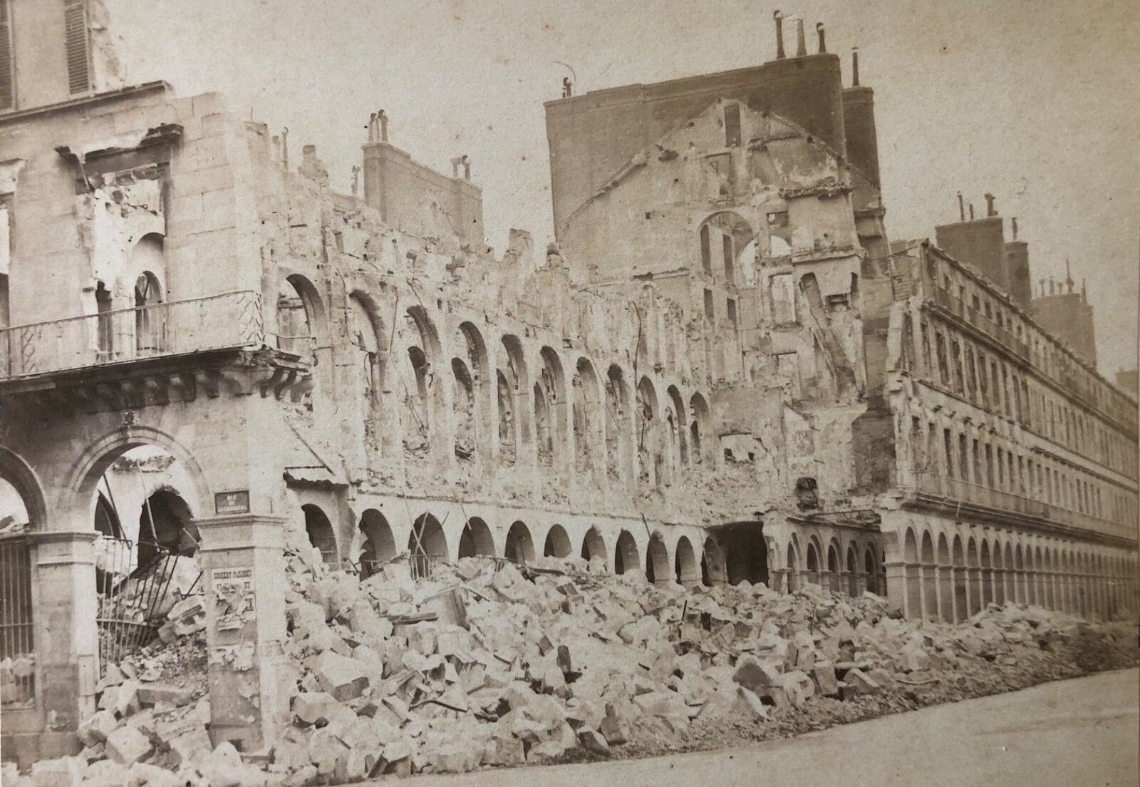 Ruina po Komunie Paryskiej, 1871 r.